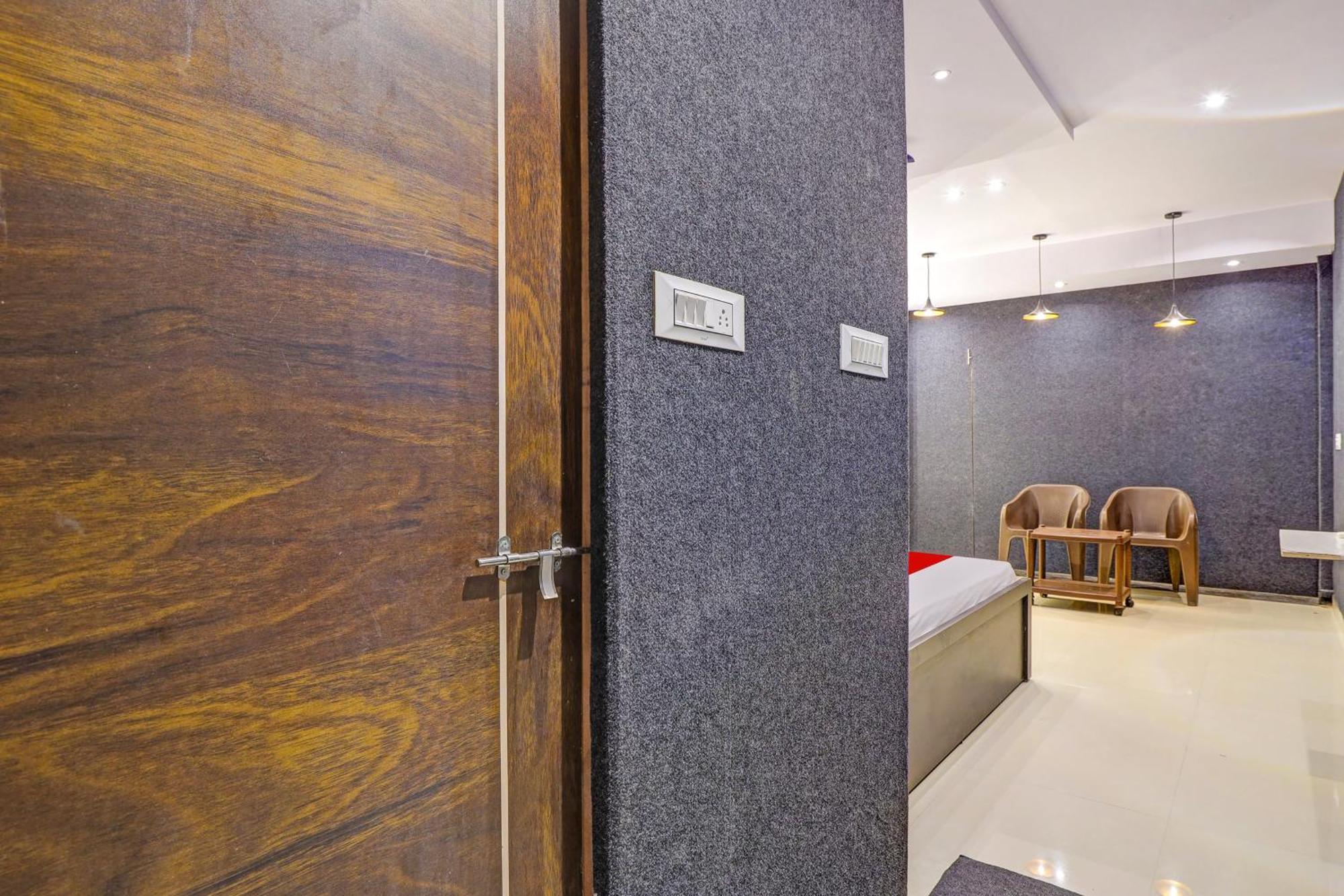 Hotel O Lotus Hotel Surat Zewnętrze zdjęcie